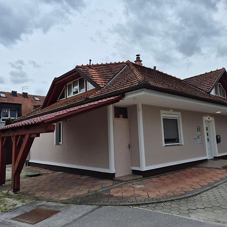 Oddih V Mirnem In Zelenem Okolju Appartement Škofljica Buitenkant foto
