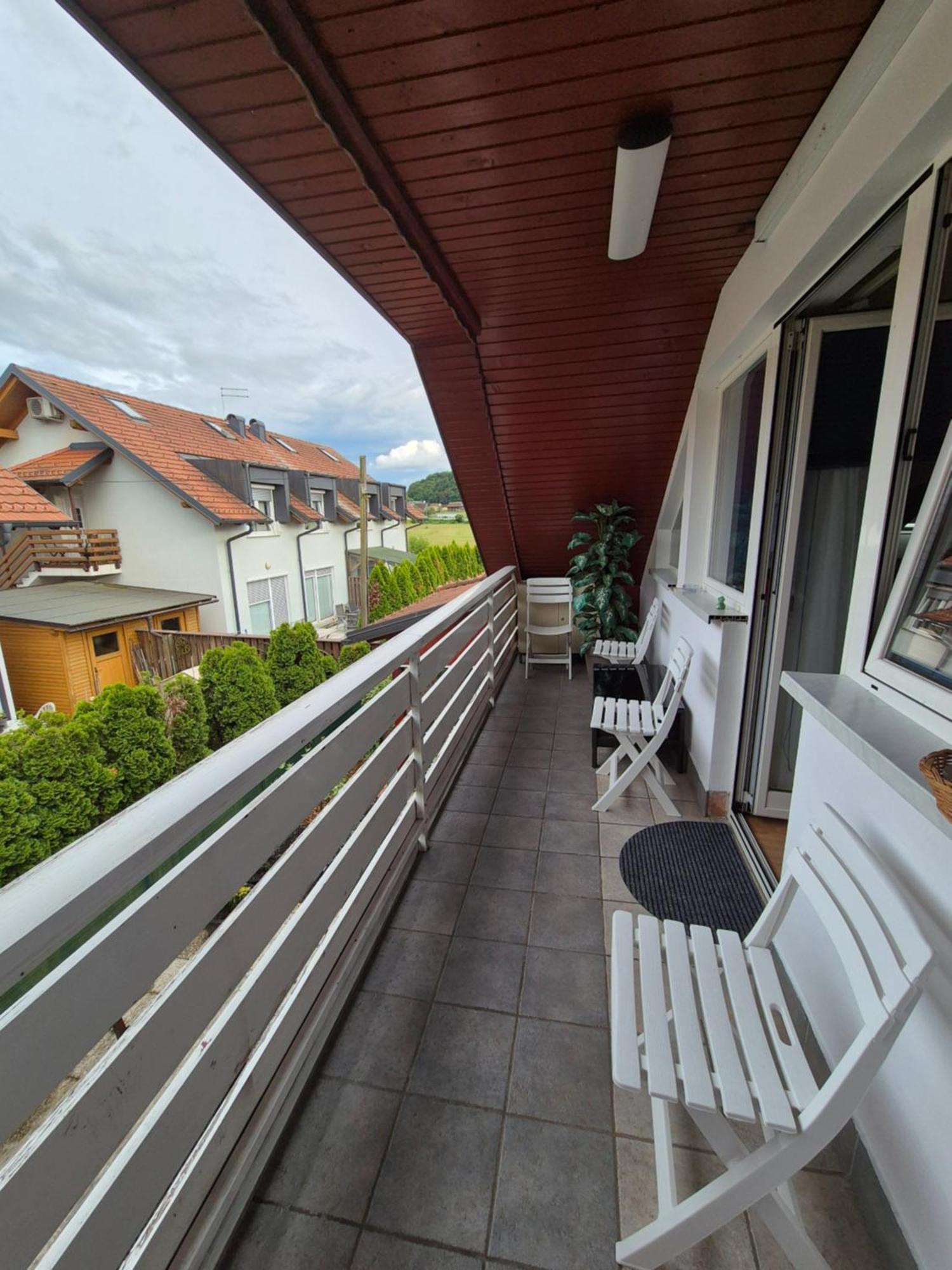 Oddih V Mirnem In Zelenem Okolju Appartement Škofljica Buitenkant foto